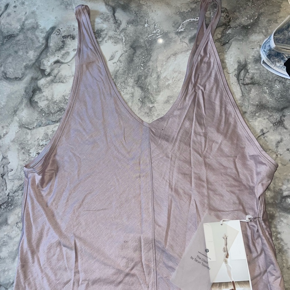 LULULEMON TANK NWT